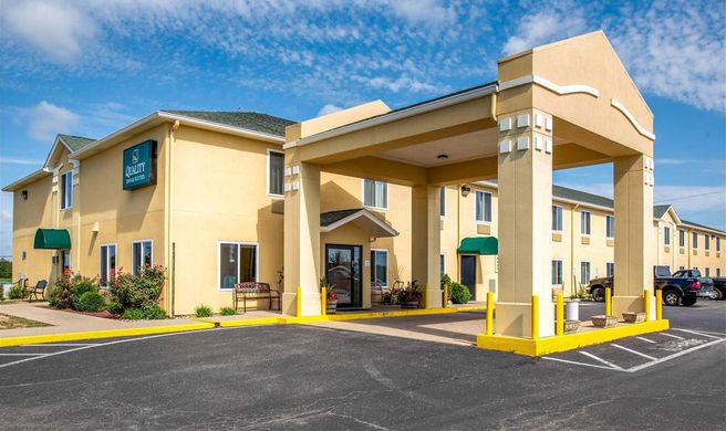 Quality Inn & Suites, Brandenburg Exterior