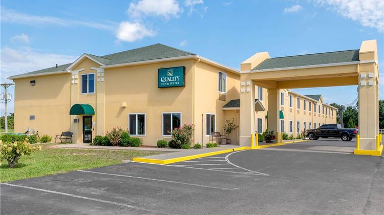 Quality Inn & Suites, Brandenburg Exterior
