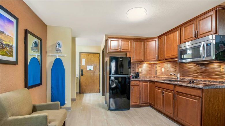 <b>Quality Inn & Suites, Brandenburg Suite</b>. Images powered by <a href="https://iceportal.shijigroup.com/" title="IcePortal" target="_blank">IcePortal</a>.