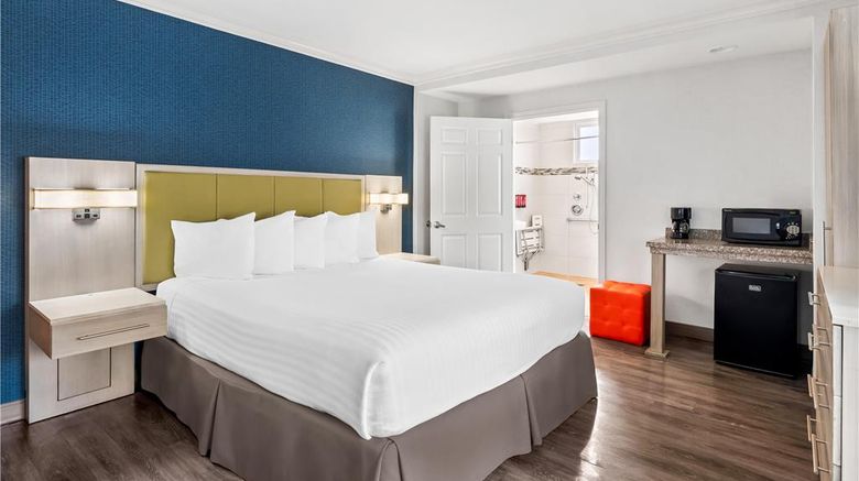 <b>SureStay by Best Western Santa Monica Room</b>. Images powered by <a href="https://iceportal.shijigroup.com/" title="IcePortal" target="_blank">IcePortal</a>.
