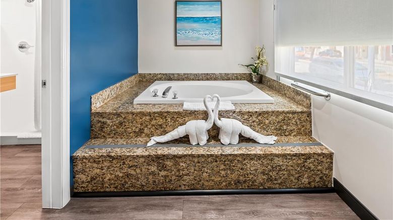 <b>SureStay by Best Western Santa Monica Spa</b>. Images powered by <a href="https://iceportal.shijigroup.com/" title="IcePortal" target="_blank">IcePortal</a>.
