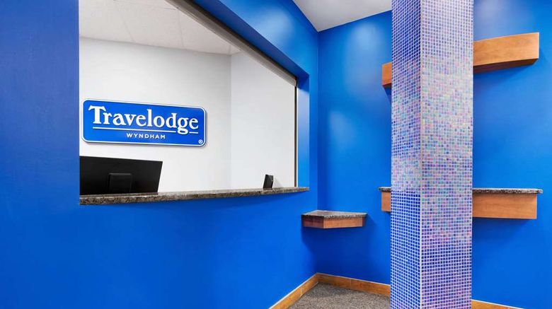 <b>Travelodge by Wyndham Alma Lobby</b>. Images powered by <a href="https://iceportal.shijigroup.com/" title="IcePortal" target="_blank">IcePortal</a>.