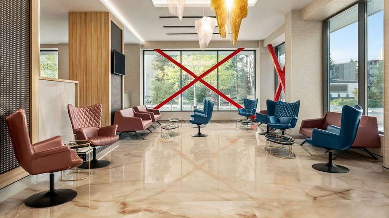 <b>Ramada by Wyndham Rimnicu Vilcea Lobby</b>. Images powered by <a href="https://iceportal.shijigroup.com/" title="IcePortal" target="_blank">IcePortal</a>.