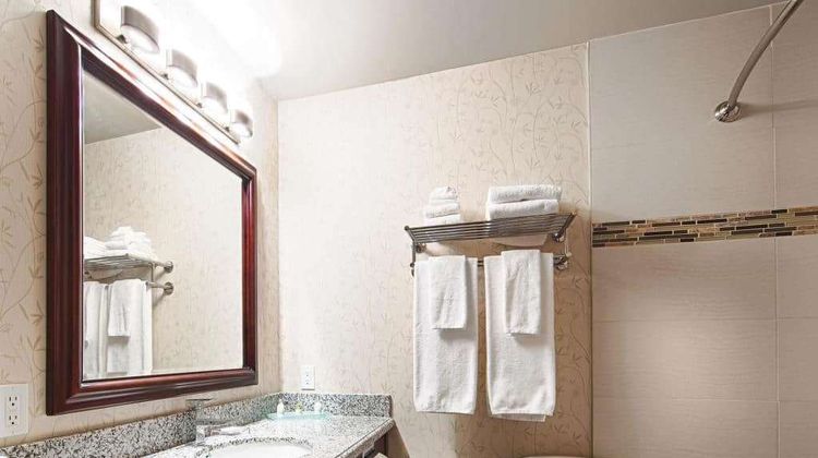 Days Inn by Wyndham Redwater Room