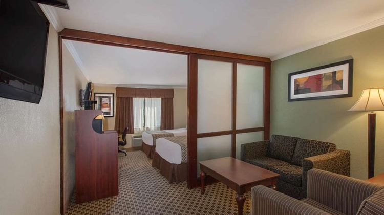 Baymont by Wyndham Pompton Plains Suite