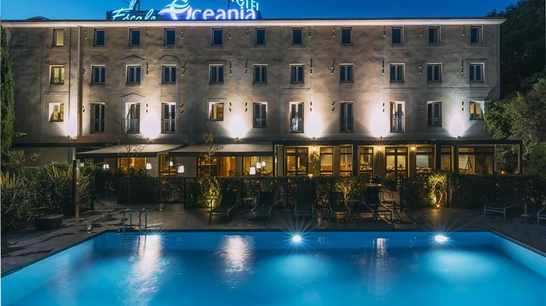 <b>Hotel Escale Oceania Aix-en-Provence Pool</b>. Images powered by <a href="https://iceportal.shijigroup.com/" title="IcePortal" target="_blank">IcePortal</a>.