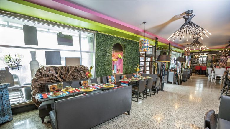 <b>Catalina Hotel & Beach Club Lobby</b>. Images powered by <a href="https://iceportal.shijigroup.com/" title="IcePortal" target="_blank">IcePortal</a>.
