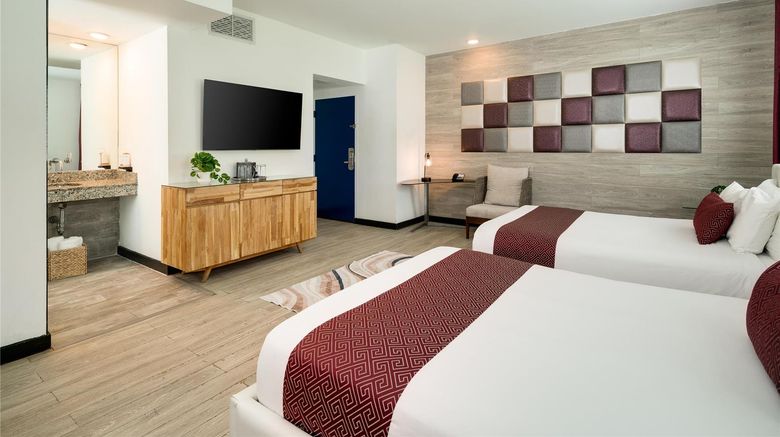 <b>Catalina Hotel & Beach Club Room</b>. Images powered by <a href="https://iceportal.shijigroup.com/" title="IcePortal" target="_blank">IcePortal</a>.