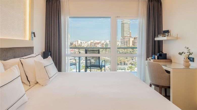 <b>The Level at Melia Alicante Room</b>. Images powered by <a href="https://iceportal.shijigroup.com/" title="IcePortal" target="_blank">IcePortal</a>.