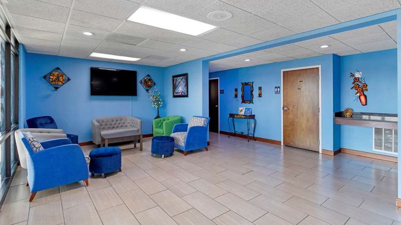<b>SureStay by Best Western Lenoir City Lobby</b>. Images powered by <a href="https://iceportal.shijigroup.com/" title="IcePortal" target="_blank">IcePortal</a>.