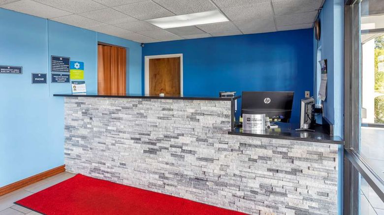 <b>SureStay by Best Western Lenoir City Lobby</b>. Images powered by <a href="https://iceportal.shijigroup.com/" title="IcePortal" target="_blank">IcePortal</a>.