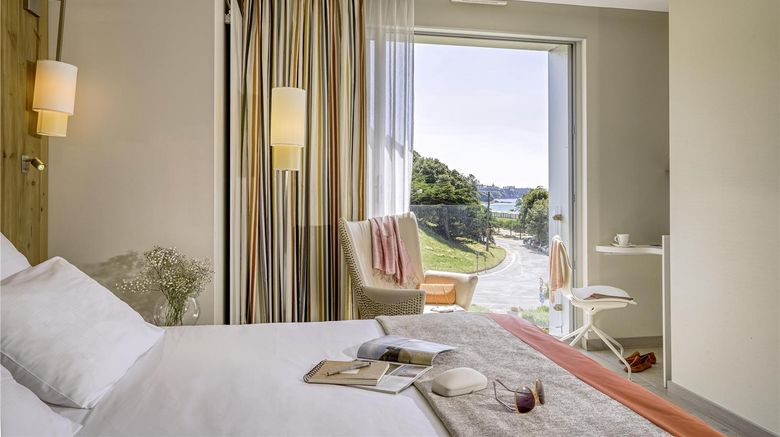 <b>Hotel de la Baie Room</b>. Images powered by <a href="https://iceportal.shijigroup.com/" title="IcePortal" target="_blank">IcePortal</a>.
