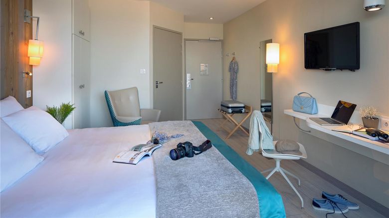 <b>Hotel de la Baie Room</b>. Images powered by <a href="https://iceportal.shijigroup.com/" title="IcePortal" target="_blank">IcePortal</a>.