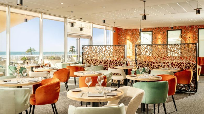 <b>Hotel de la Baie Restaurant</b>. Images powered by <a href="https://iceportal.shijigroup.com/" title="IcePortal" target="_blank">IcePortal</a>.