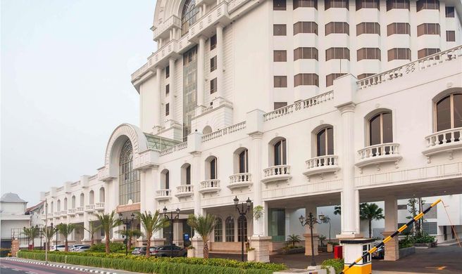 Mercure Jakarta Batavia Exterior
