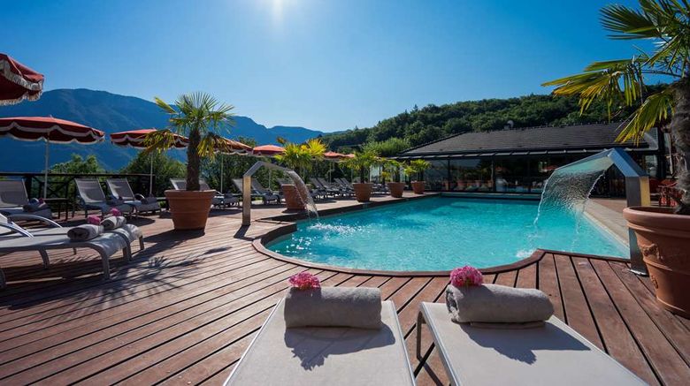 <b>Les Tresoms Lake and Spa Resort Annecy Pool</b>. Images powered by <a href="https://iceportal.shijigroup.com/" title="IcePortal" target="_blank">IcePortal</a>.