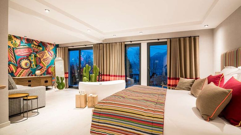 <b>Les Tresoms Lake and Spa Resort Annecy Suite</b>. Images powered by <a href="https://iceportal.shijigroup.com/" title="IcePortal" target="_blank">IcePortal</a>.