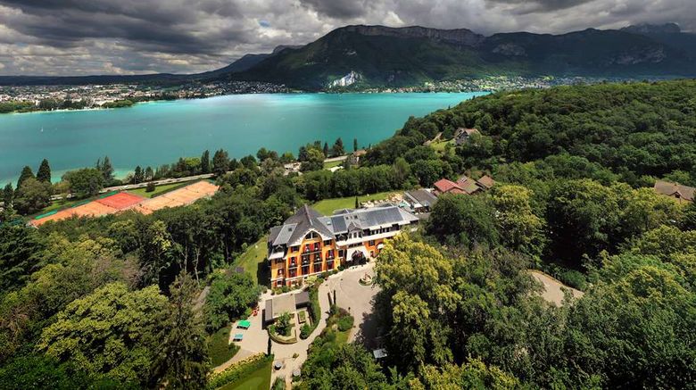 <b>Les Tresoms Lake and Spa Resort Annecy Exterior</b>. Images powered by <a href="https://iceportal.shijigroup.com/" title="IcePortal" target="_blank">IcePortal</a>.