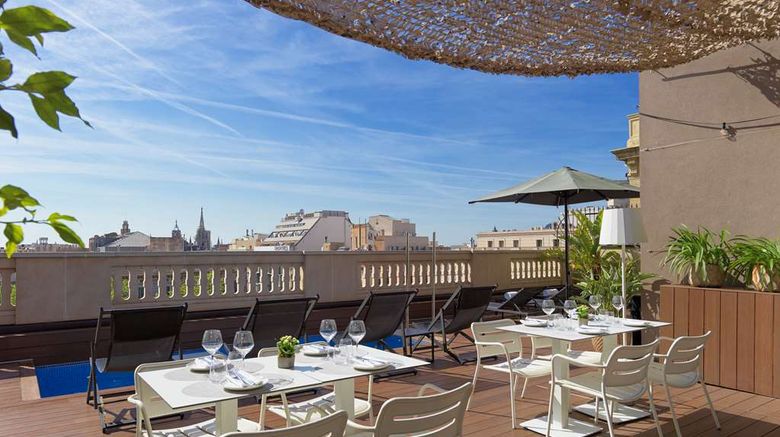 <b>H10 Urquinaona Plaza Pool</b>. Images powered by <a href="https://iceportal.shijigroup.com/" title="IcePortal" target="_blank">IcePortal</a>.