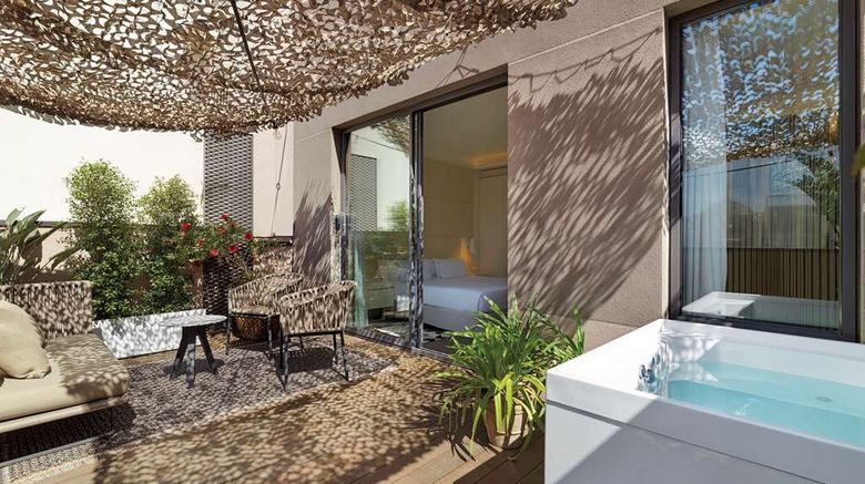 <b>H10 Urquinaona Plaza Suite</b>. Images powered by <a href="https://iceportal.shijigroup.com/" title="IcePortal" target="_blank">IcePortal</a>.