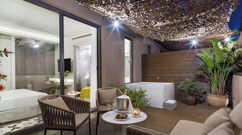 <b>H10 Urquinaona Plaza Suite</b>. Images powered by <a href="https://iceportal.shijigroup.com/" title="IcePortal" target="_blank">IcePortal</a>.