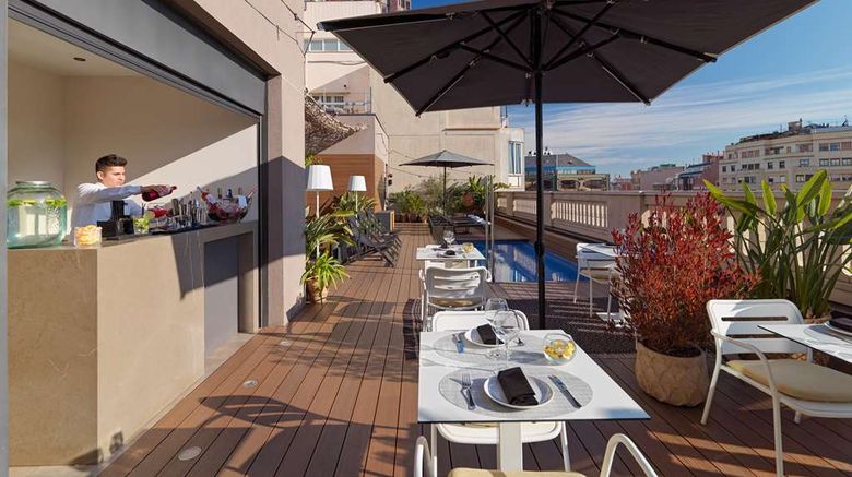 <b>H10 Urquinaona Plaza Pool</b>. Images powered by <a href="https://iceportal.shijigroup.com/" title="IcePortal" target="_blank">IcePortal</a>.