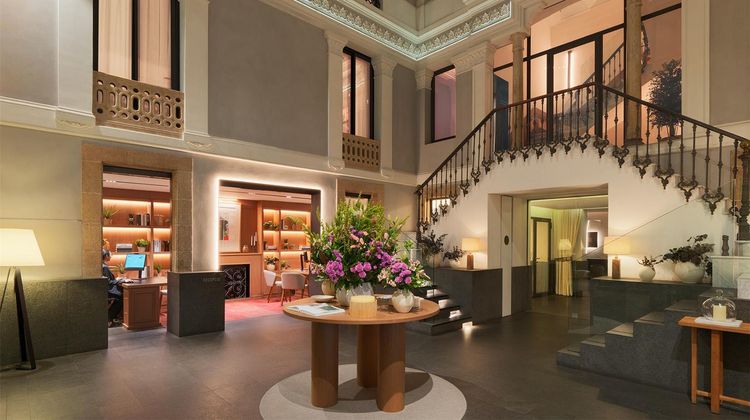 H10 Urquinaona Plaza Lobby