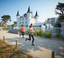 Chateau des Tourelles Thalasso Exterior