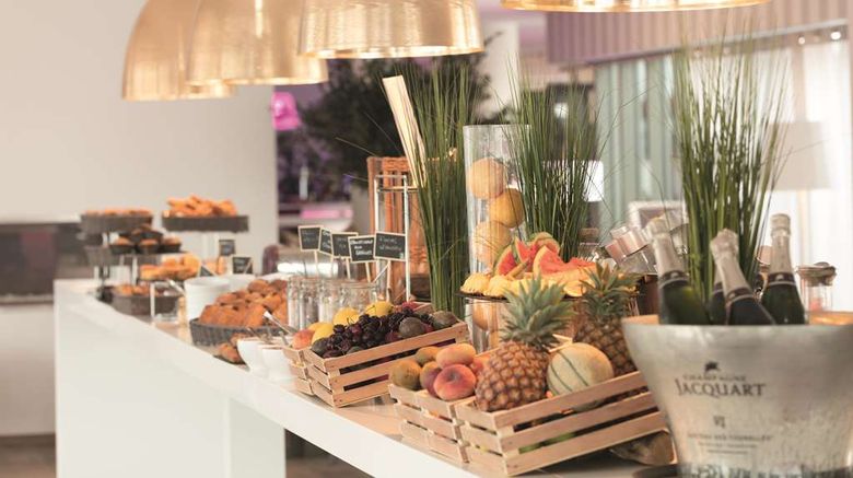 <b>Chateau des Tourelles Thalasso Restaurant</b>. Images powered by <a href="https://iceportal.shijigroup.com/" title="IcePortal" target="_blank">IcePortal</a>.