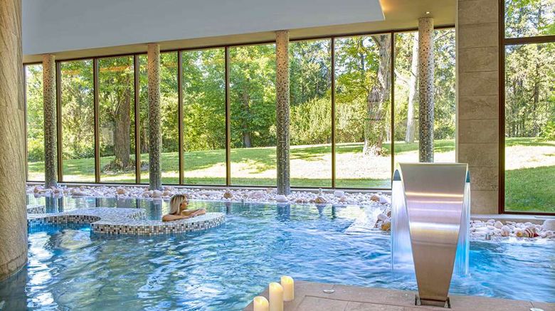 <b>Chateau de Massillan Pool</b>. Images powered by <a href="https://iceportal.shijigroup.com/" title="IcePortal" target="_blank">IcePortal</a>.