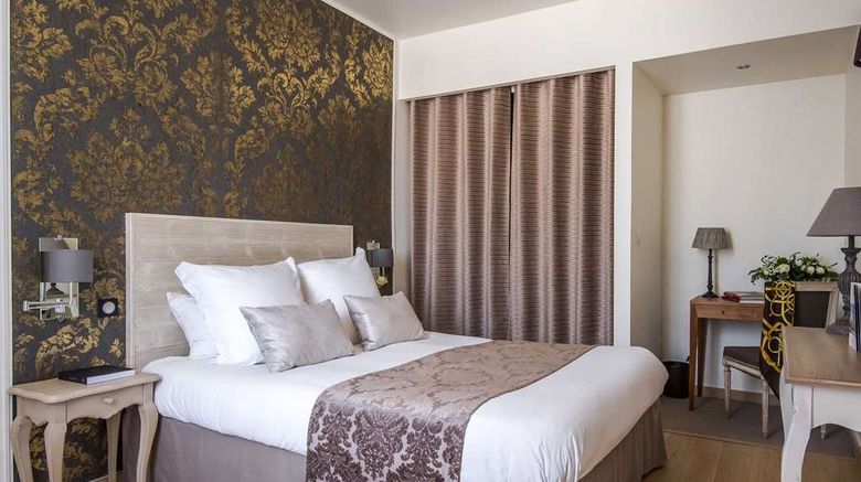 <b>Chateau de Massillan Room</b>. Images powered by <a href="https://iceportal.shijigroup.com/" title="IcePortal" target="_blank">IcePortal</a>.