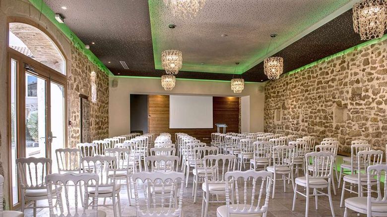 <b>Chateau de Massillan Meeting</b>. Images powered by <a href="https://iceportal.shijigroup.com/" title="IcePortal" target="_blank">IcePortal</a>.