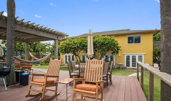Beach Place Guesthouse Exterior