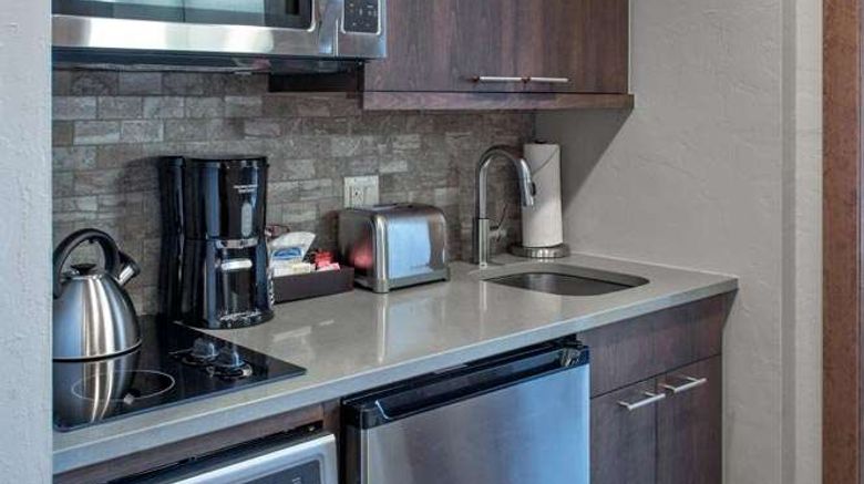 <b>Grand Colorado on Peak 8 Suite</b>. Images powered by <a href="https://iceportal.shijigroup.com/" title="IcePortal" target="_blank">IcePortal</a>.