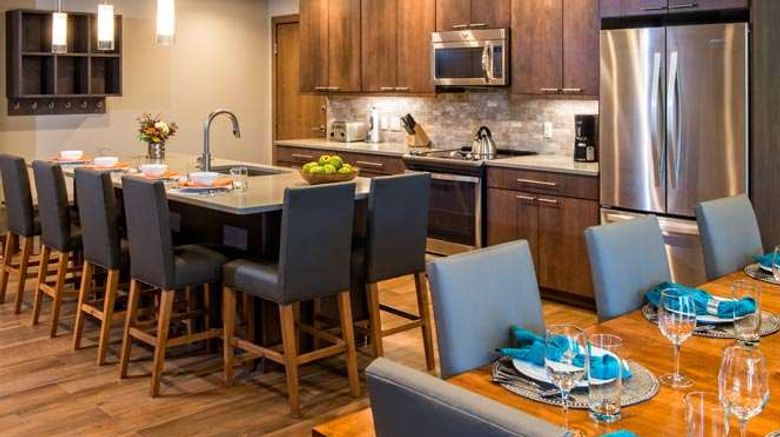 <b>Grand Colorado on Peak 8 Room</b>. Images powered by <a href="https://iceportal.shijigroup.com/" title="IcePortal" target="_blank">IcePortal</a>.