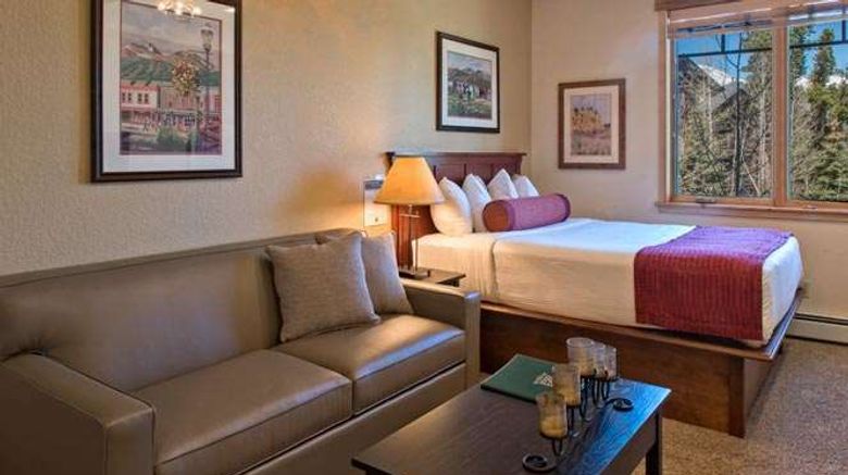 <b>Grand Timber Lodge Room</b>. Images powered by <a href="https://iceportal.shijigroup.com/" title="IcePortal" target="_blank">IcePortal</a>.