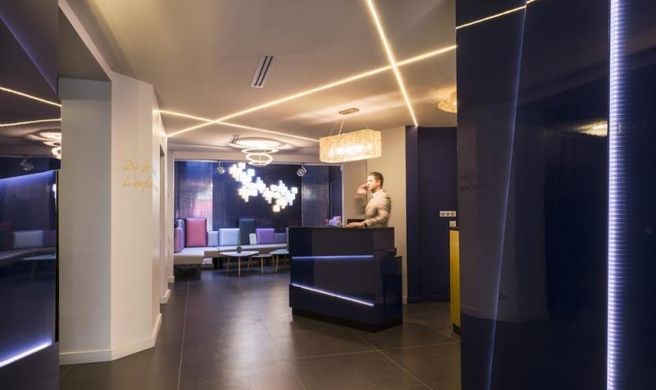 Le Bon Hotel Lobby