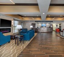 Comfort Inn & Suites Cedar Rapids Lobby