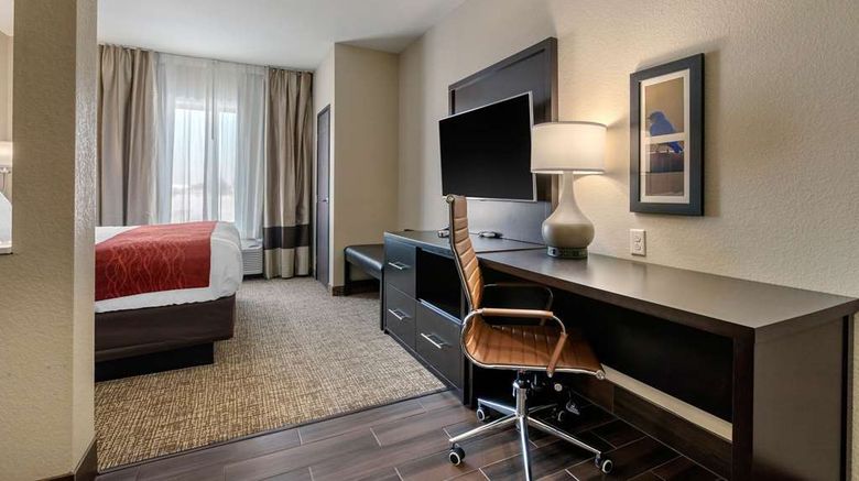 <b>Comfort Inn & Suites Cedar Rapids Suite</b>. Images powered by <a href="https://iceportal.shijigroup.com/" title="IcePortal" target="_blank">IcePortal</a>.