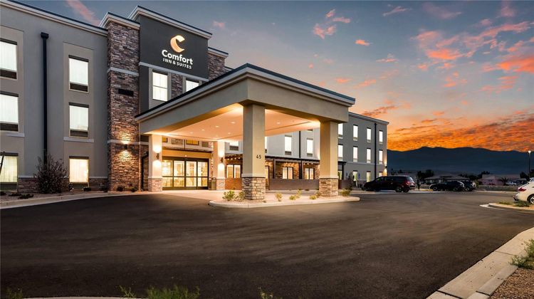 Comfort Inn And Suites Hurricane Exterior
