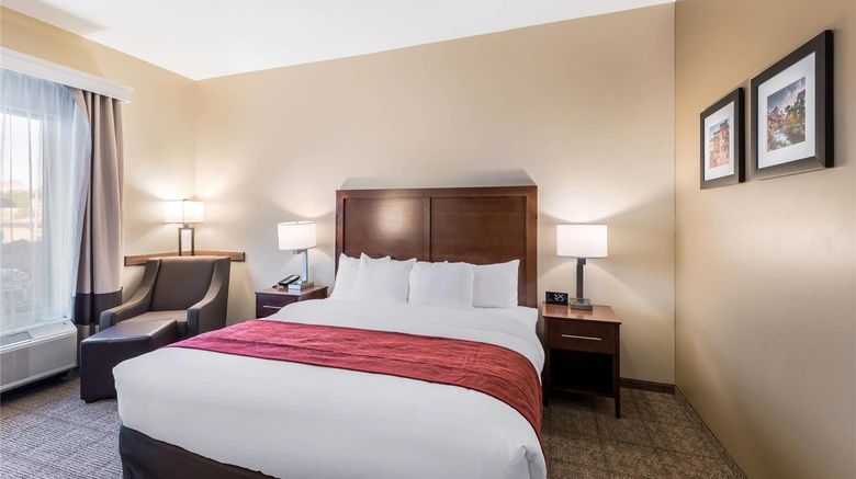 <b>Comfort Inn And Suites Hurricane Room</b>. Images powered by <a href="https://iceportal.shijigroup.com/" title="IcePortal" target="_blank">IcePortal</a>.