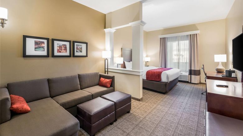 <b>Comfort Inn And Suites Hurricane Suite</b>. Images powered by <a href="https://iceportal.shijigroup.com/" title="IcePortal" target="_blank">IcePortal</a>.