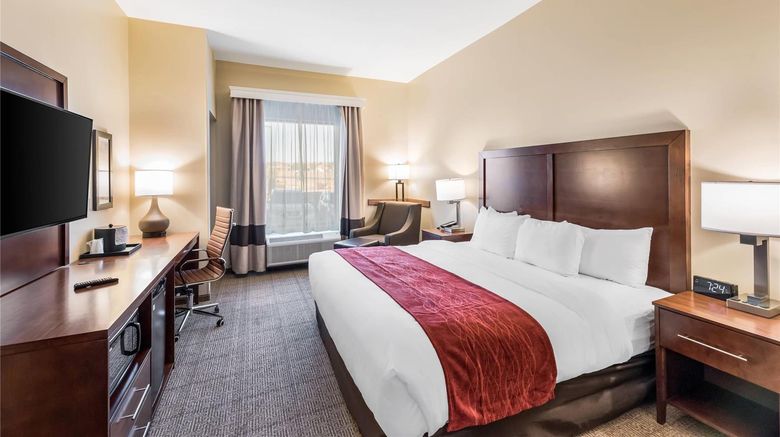 <b>Comfort Inn And Suites Hurricane Room</b>. Images powered by <a href="https://iceportal.shijigroup.com/" title="IcePortal" target="_blank">IcePortal</a>.