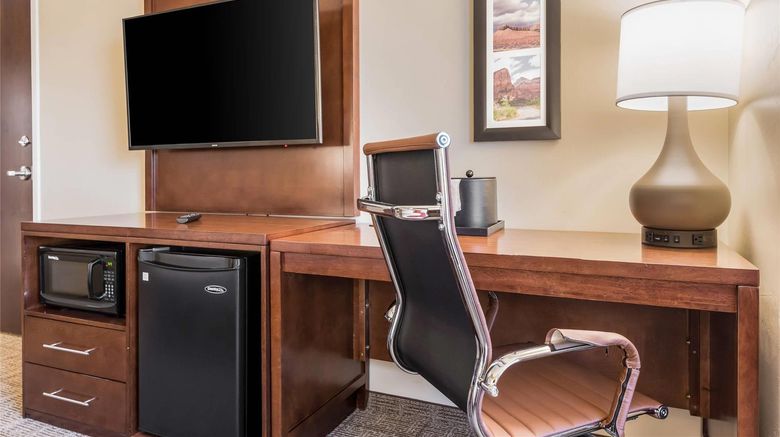 <b>Comfort Inn And Suites Hurricane Room</b>. Images powered by <a href="https://iceportal.shijigroup.com/" title="IcePortal" target="_blank">IcePortal</a>.
