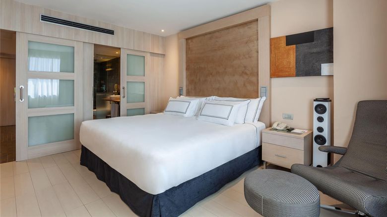 <b>The Level at Melia Sevilla Room</b>. Images powered by <a href="https://iceportal.shijigroup.com/" title="IcePortal" target="_blank">IcePortal</a>.