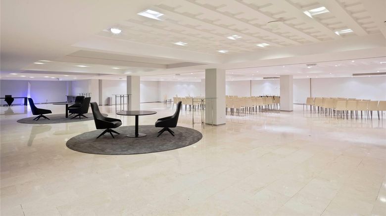 <b>The Level at Melia Sevilla Meeting</b>. Images powered by <a href="https://iceportal.shijigroup.com/" title="IcePortal" target="_blank">IcePortal</a>.