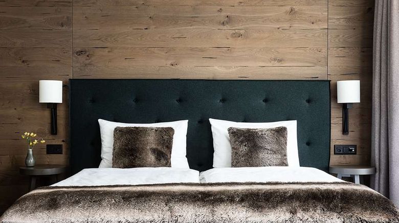 <b>AMERON Davos Swiss Mountain Hotel Room</b>. Images powered by <a href="https://iceportal.shijigroup.com/" title="IcePortal" target="_blank">IcePortal</a>.