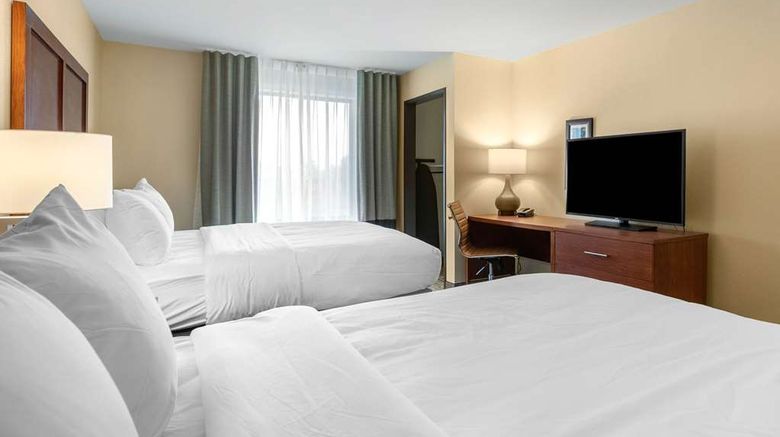 <b>Comfort Inn & Suites ISU Room</b>. Images powered by <a href="https://iceportal.shijigroup.com/" title="IcePortal" target="_blank">IcePortal</a>.