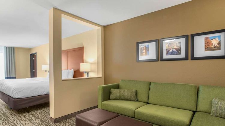 Comfort Inn & Suites ISU Suite