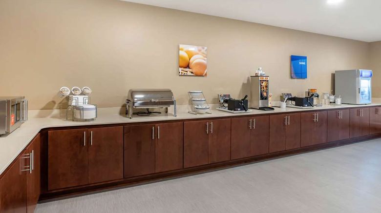 <b>Comfort Inn & Suites ISU Restaurant</b>. Images powered by <a href="https://iceportal.shijigroup.com/" title="IcePortal" target="_blank">IcePortal</a>.